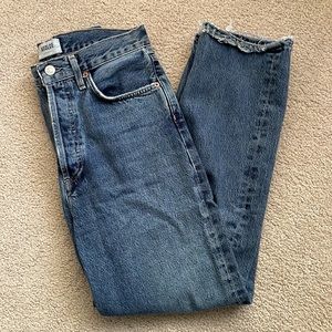Agolde 90s crop with raw hem. Size 24. Excellent condition. Like new.